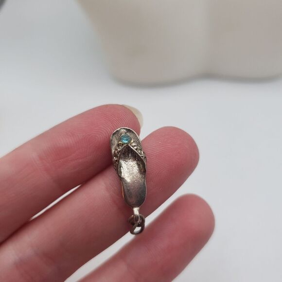 FlipĀ flopā silverātoned necklace pendant or charm beachy fun themed - Picture 1 of 2